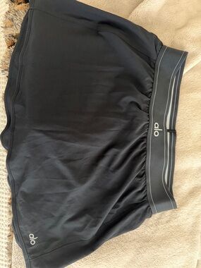 ALO Yoga Black Skirt with Contrasting White Stitching